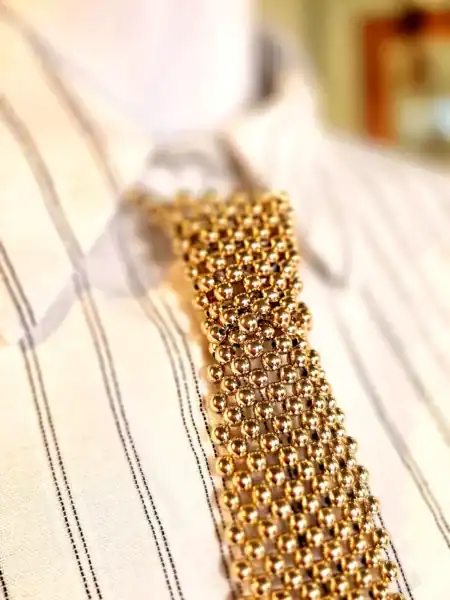 Guld perleslips halskæde med elegante perler til kvinder.