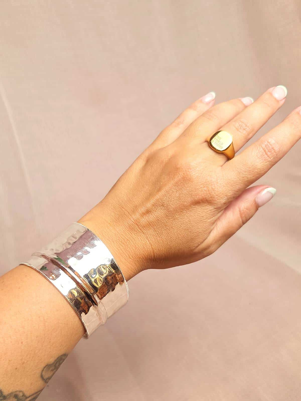 Sølv bangle åben - på arm