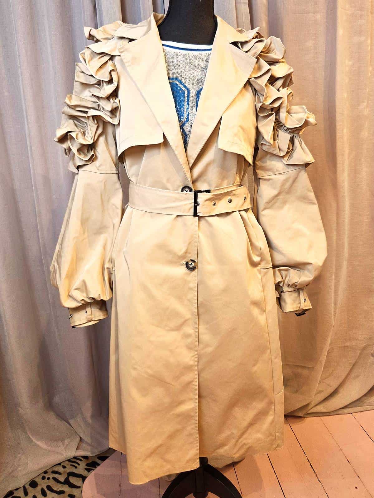 Trenchcoat Ruffles
