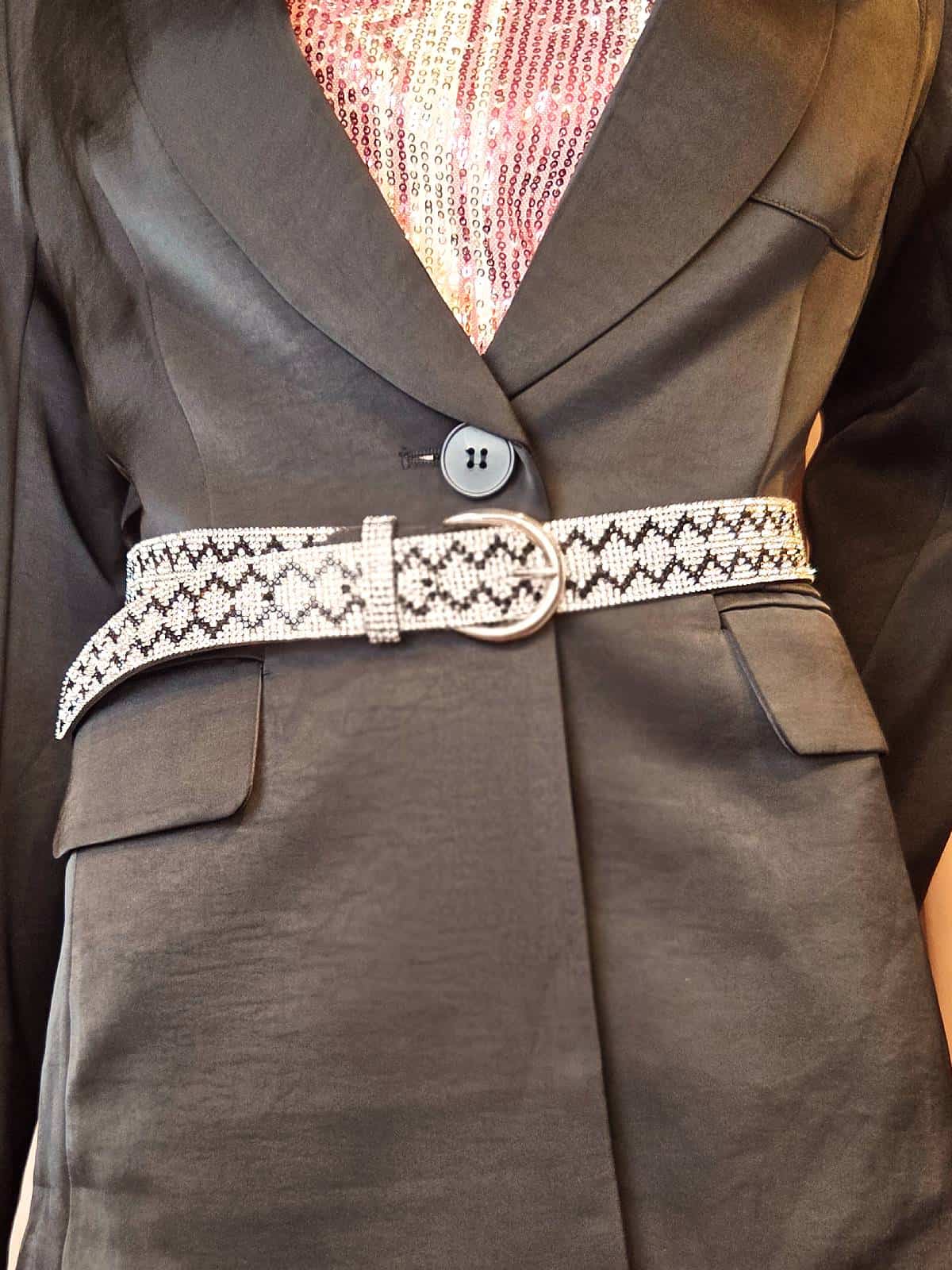 similibælte sort og sølv zigzag på gine