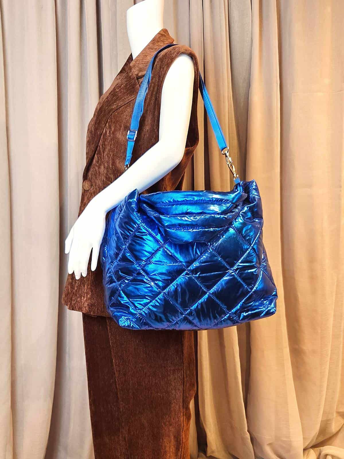 dyne taske blå - på skulder