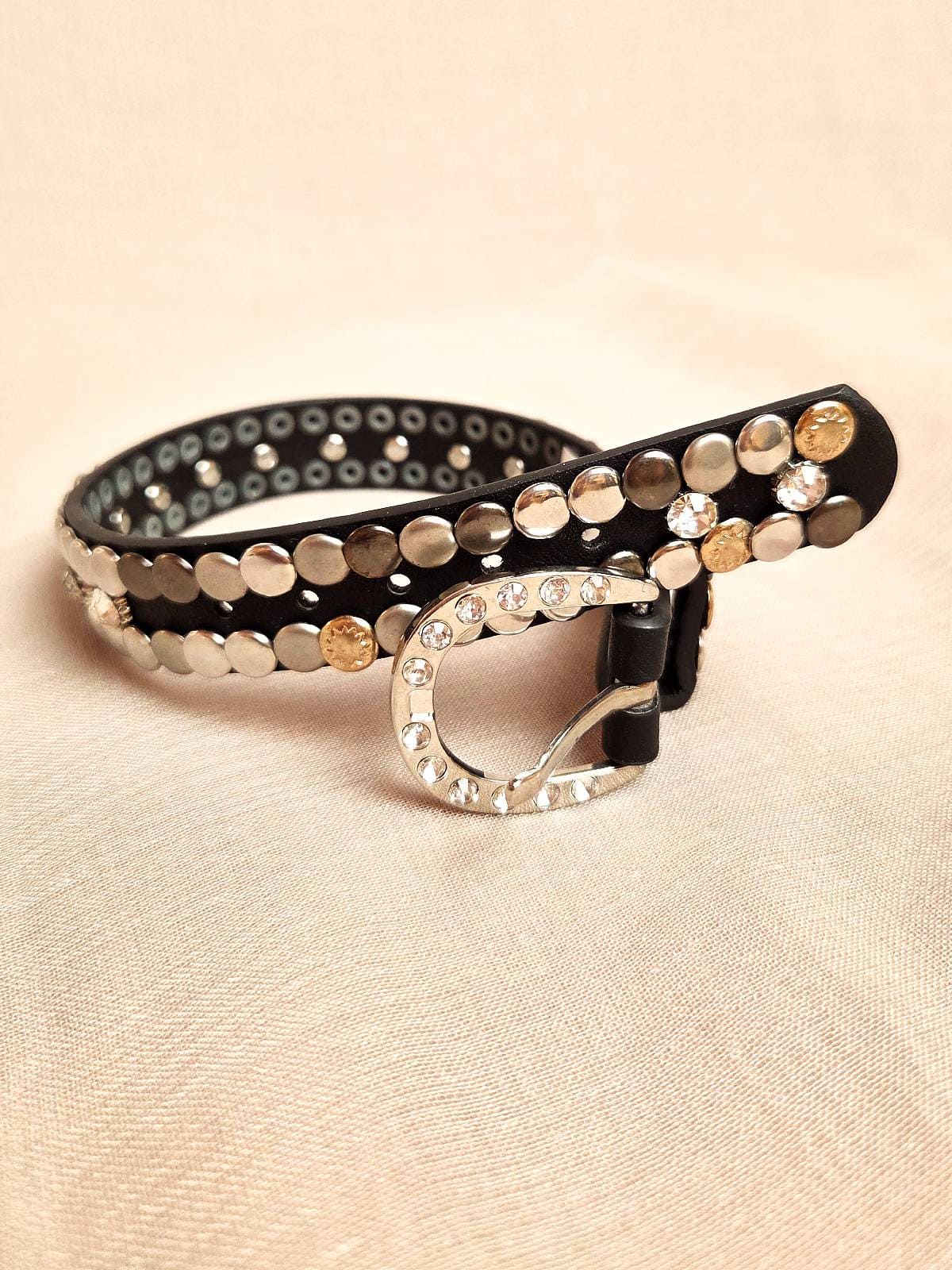 hundehalsbånd sort med similisten og nitter