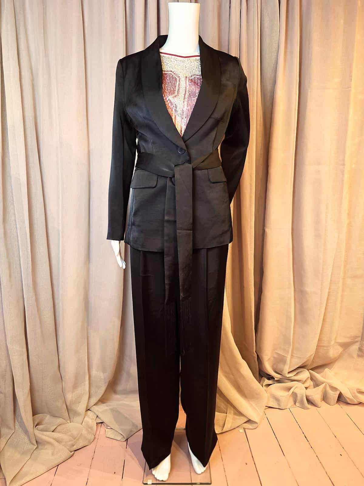 jakkesæt bindebånd sort