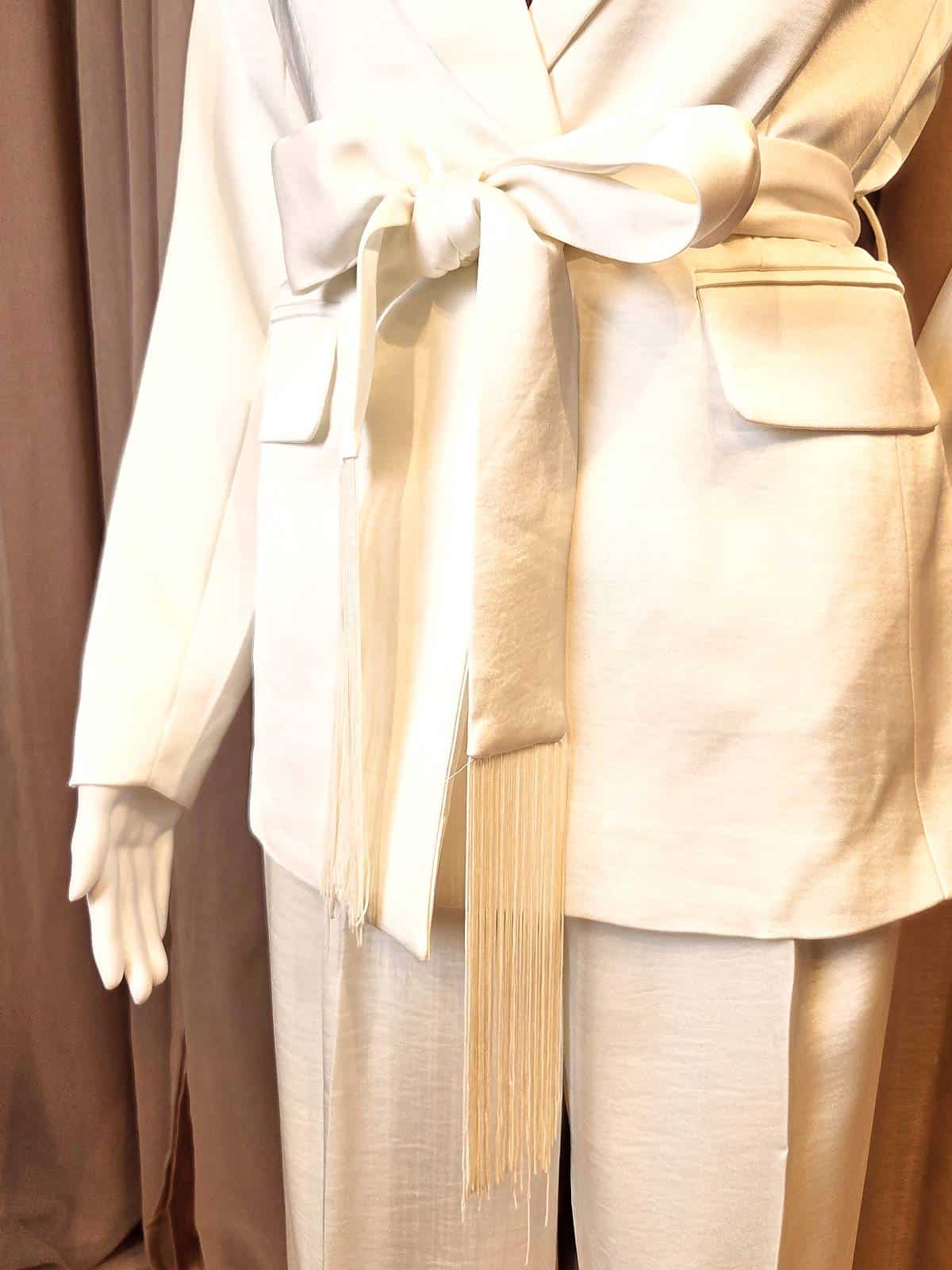 jakkesæt med bindebånd - hvid - detaljer