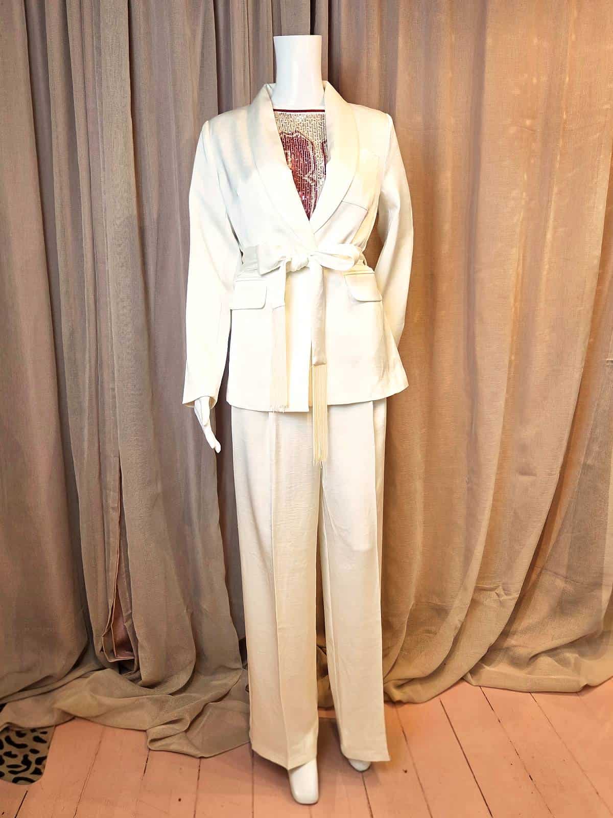 jakkesæt med bindebånd - hvid