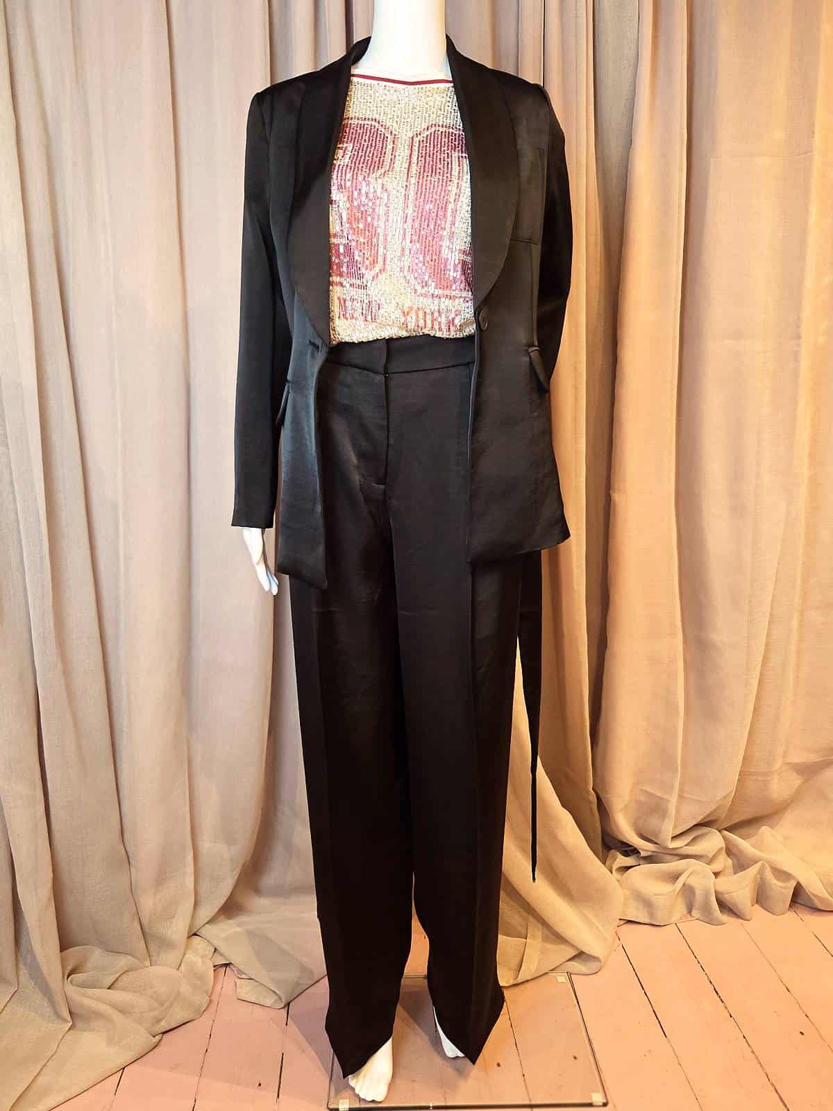 jakkesæt med bindebånd - sort - åben