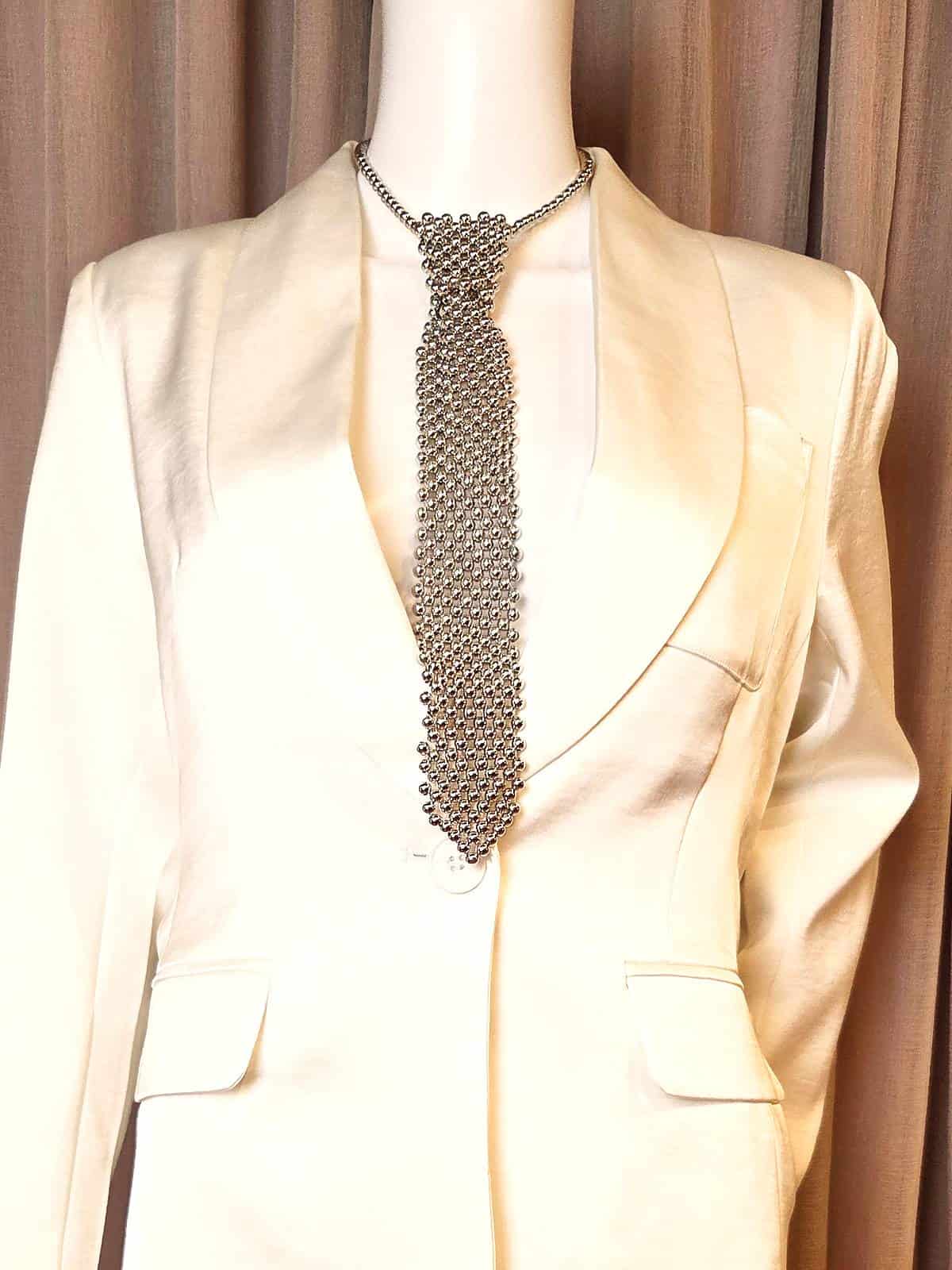 perleslips sølv over jakke