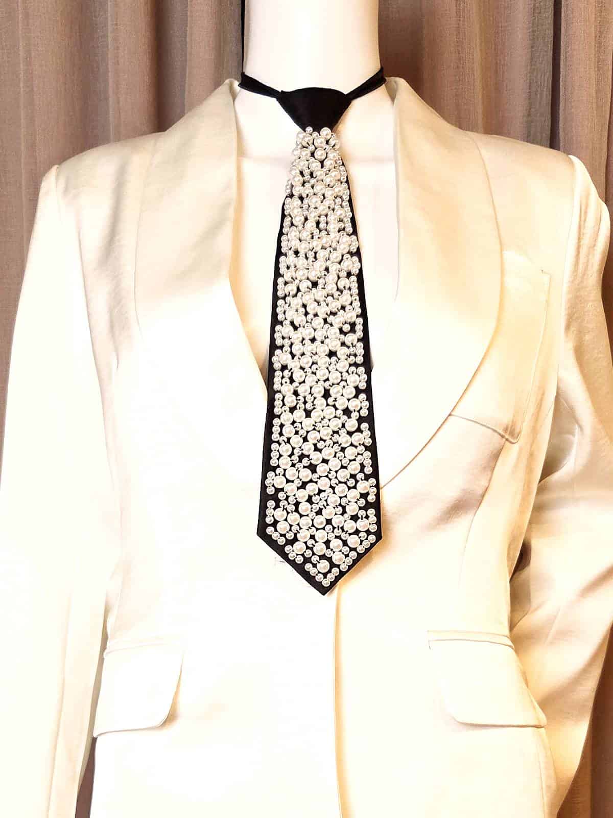 slips dækket med perler - over jakke