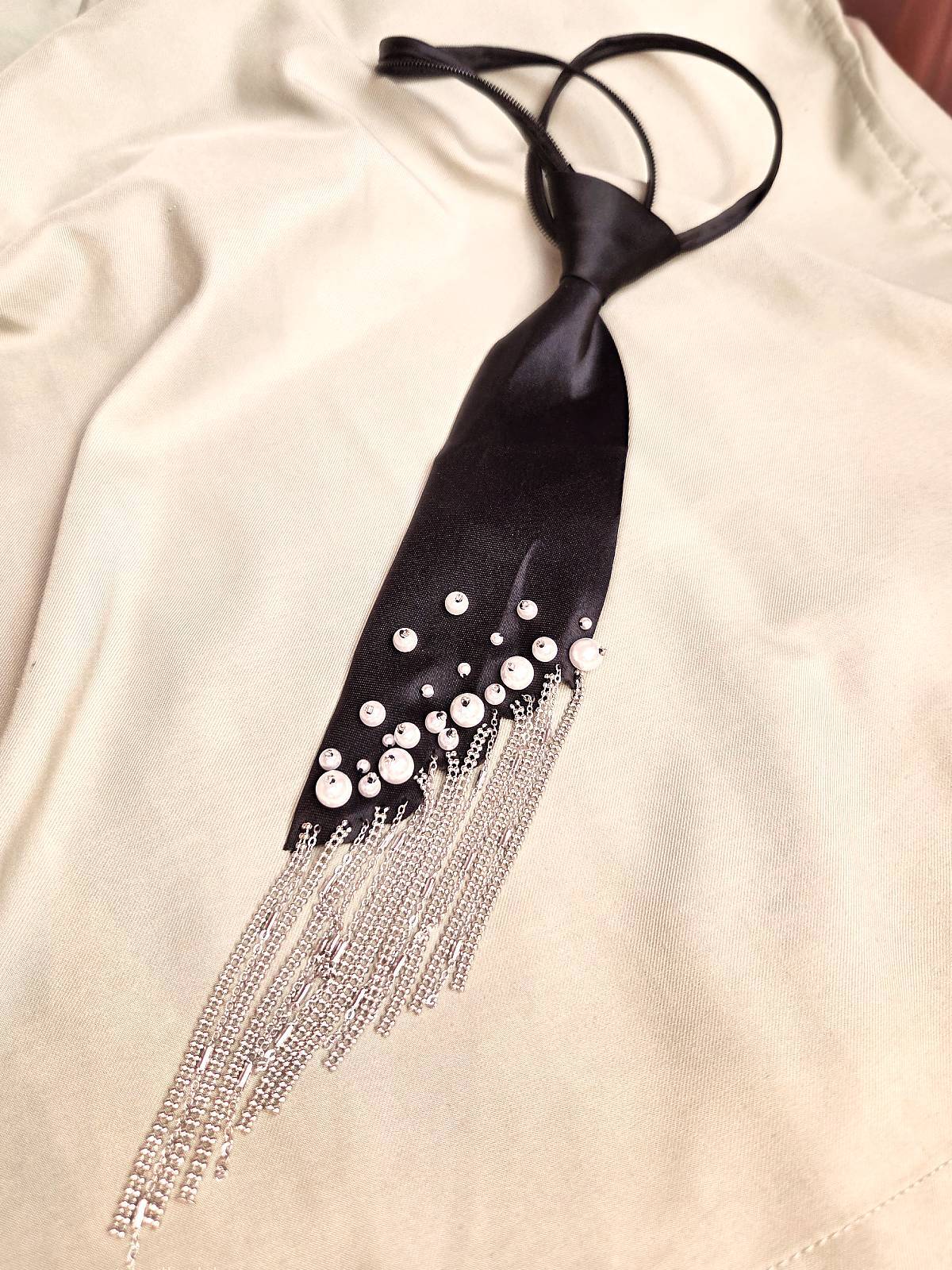 slips med perler og kæder