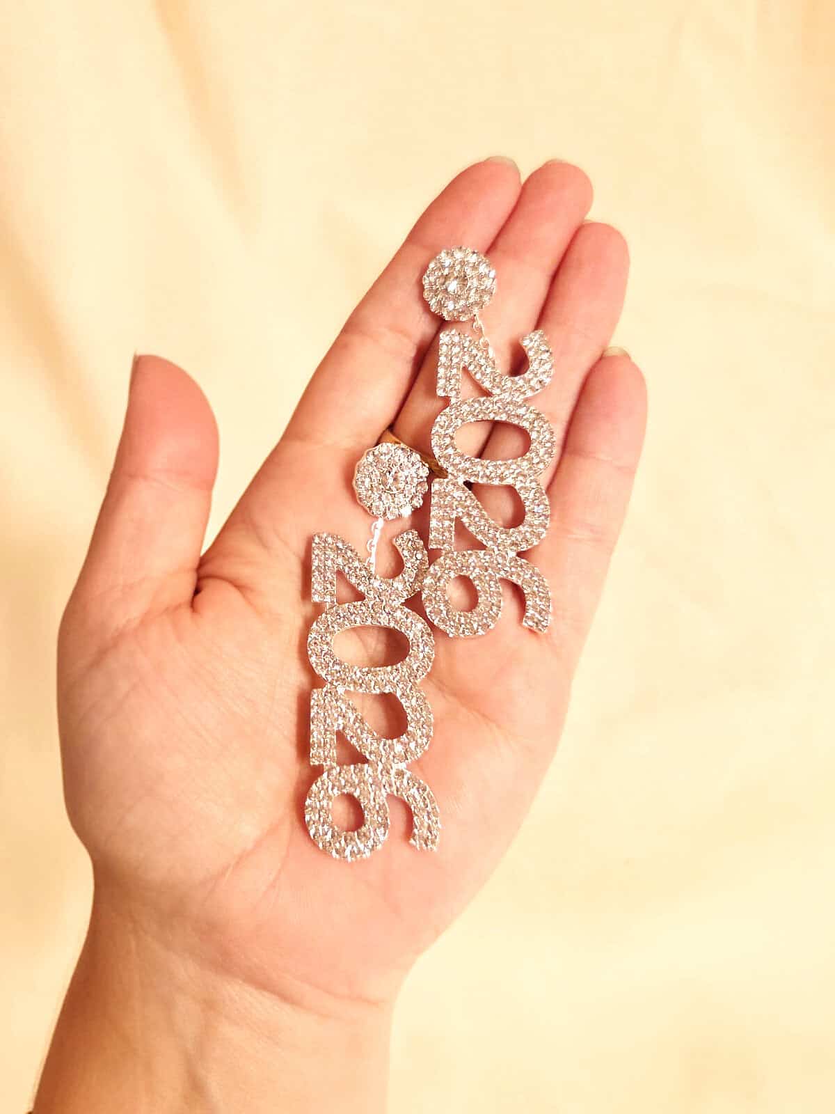 2026 øreringe i hånd