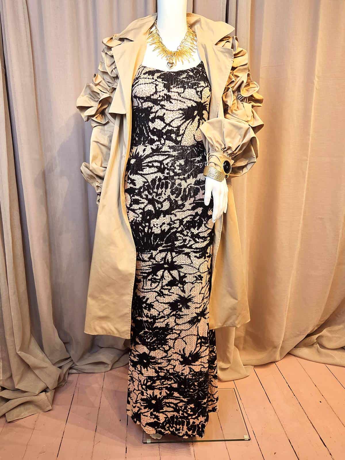 Blomstret pailletkjole lys - stylet (1)