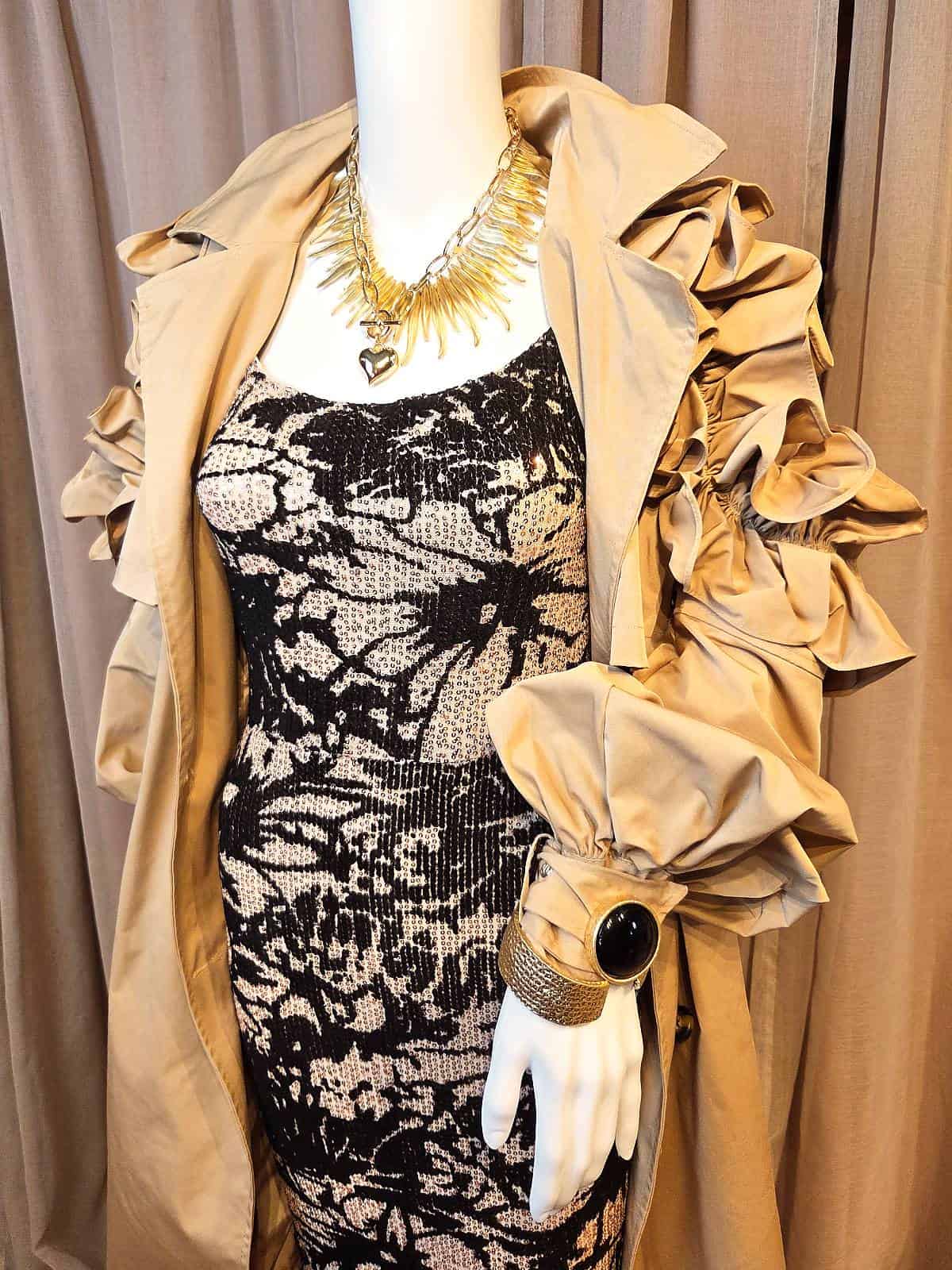 Blomstret pailletkjole lys - stylet