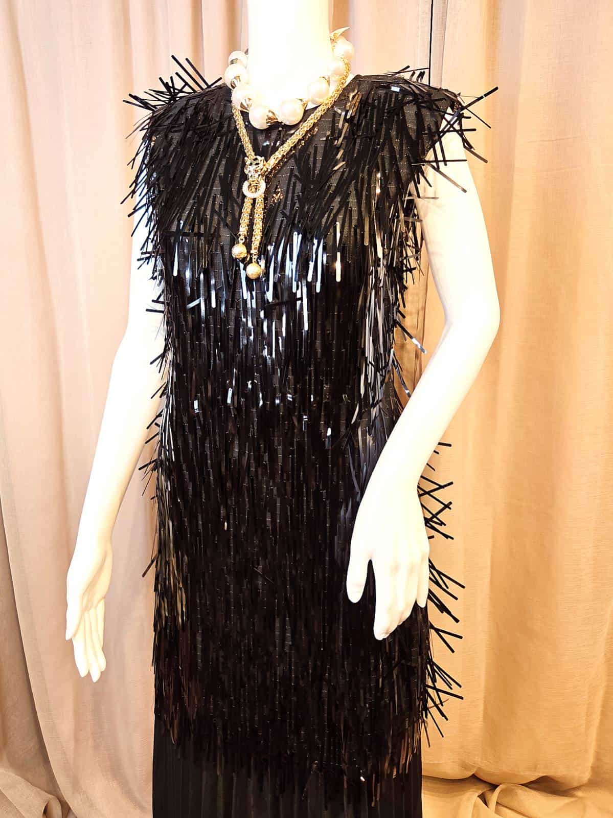 Fringe-Pailet Kjole Sort - closeup