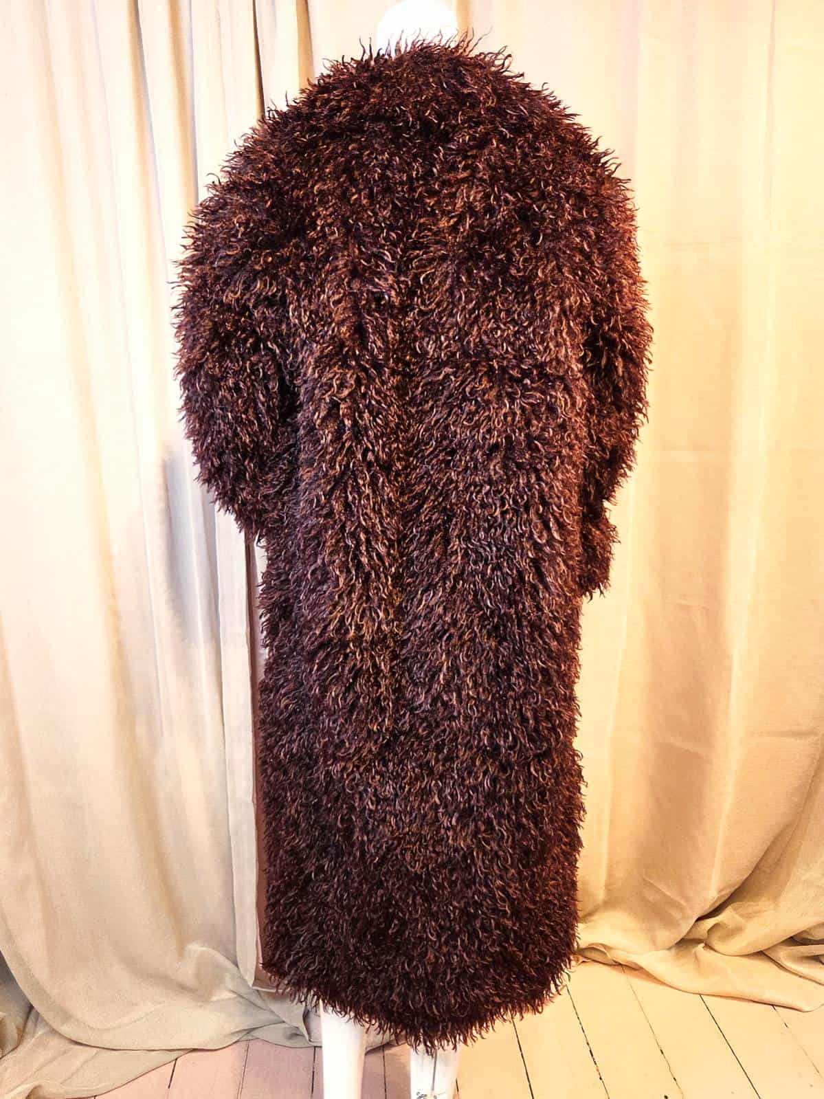 Pels krøllet lang lilla - bagfra