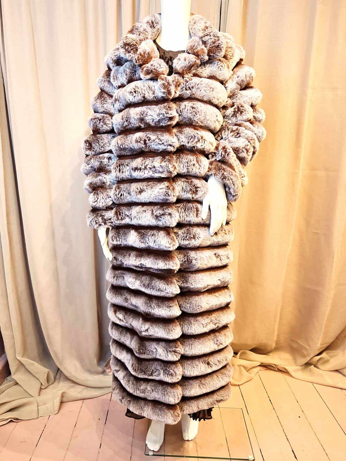 Pels stribet lang brun - lukket