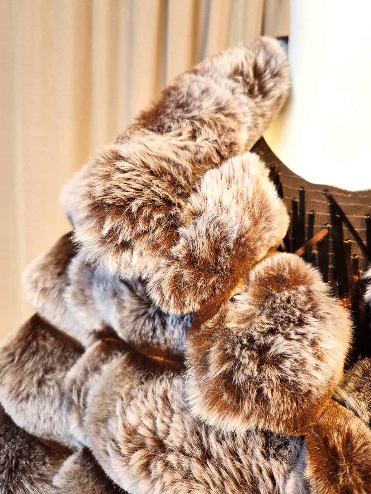 Pels stribet lang brun - pels