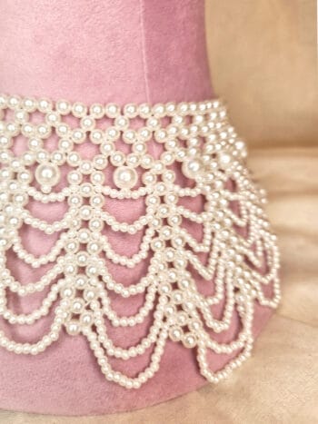 Perlechoker lav hals