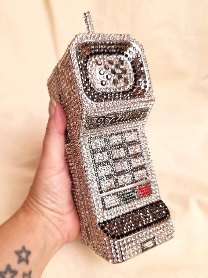 Simili mobil clutch i hånd