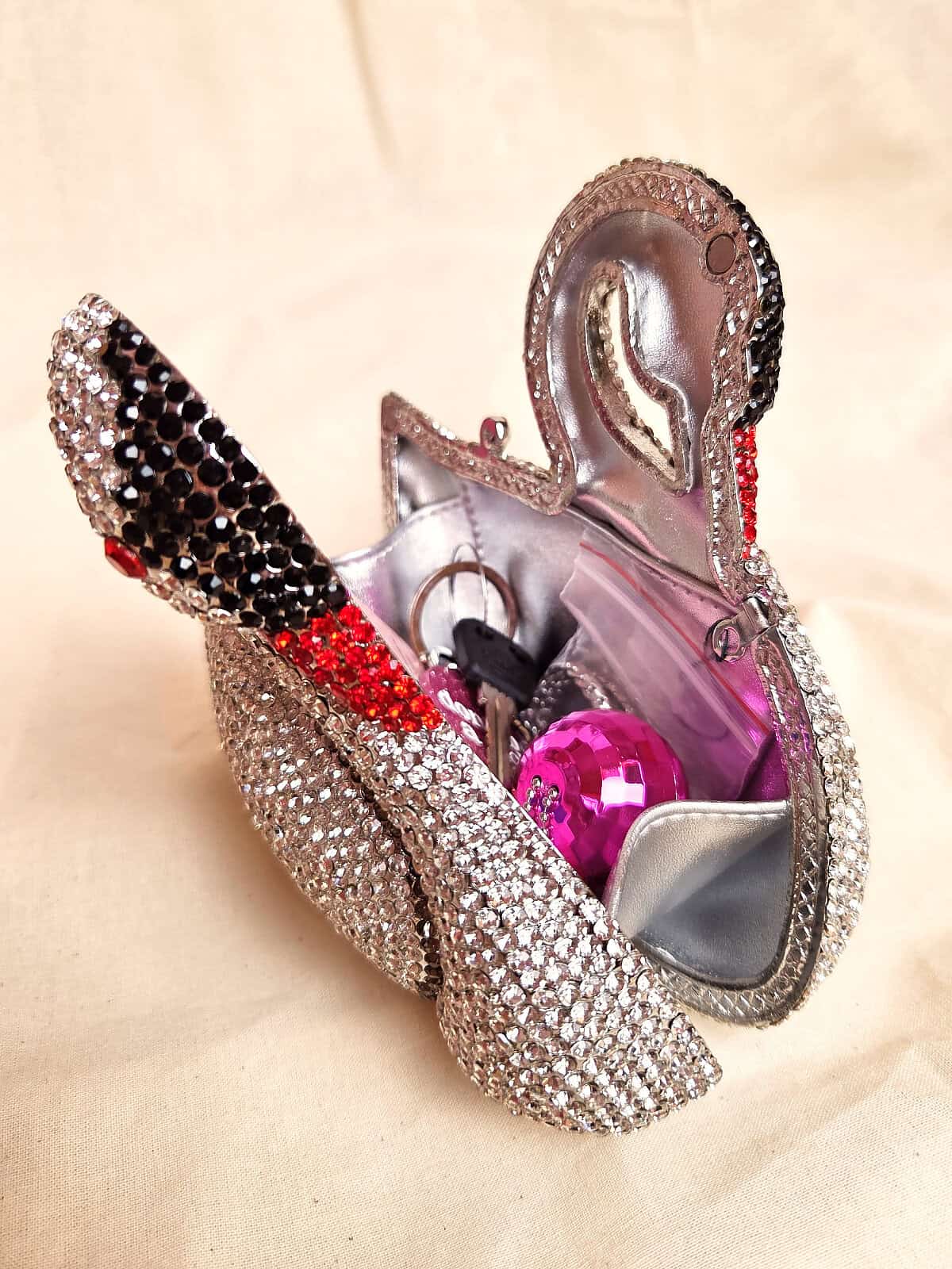 Simili svane clutch åben 2