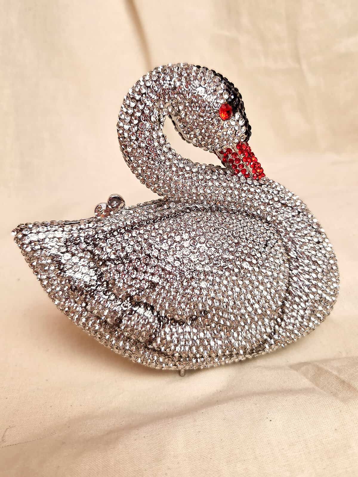 Simili svane clutch fra siden