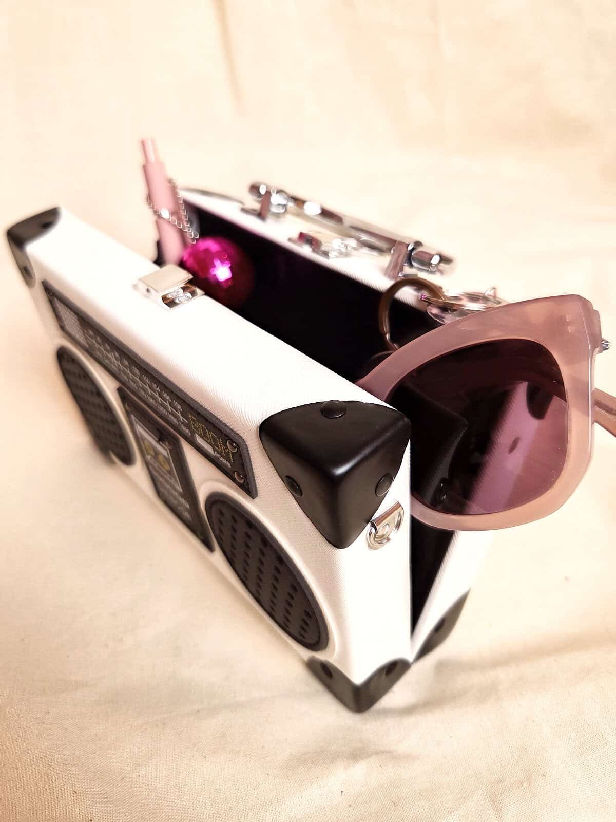 boombox clutch hvid åben