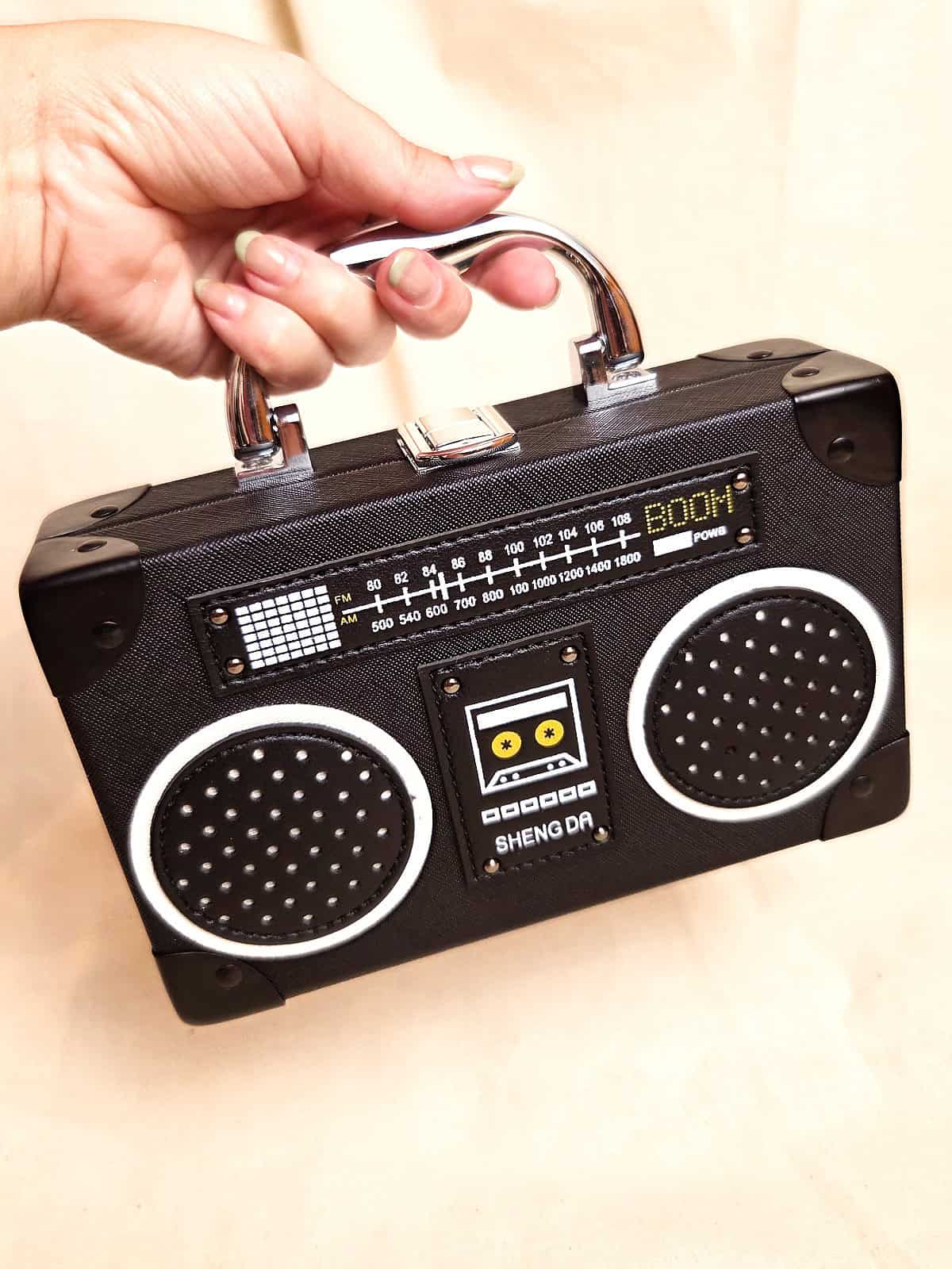 boombox clutch sort i hånd