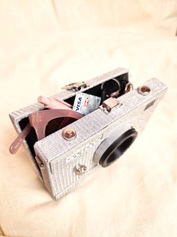 camera clutch sølv åben