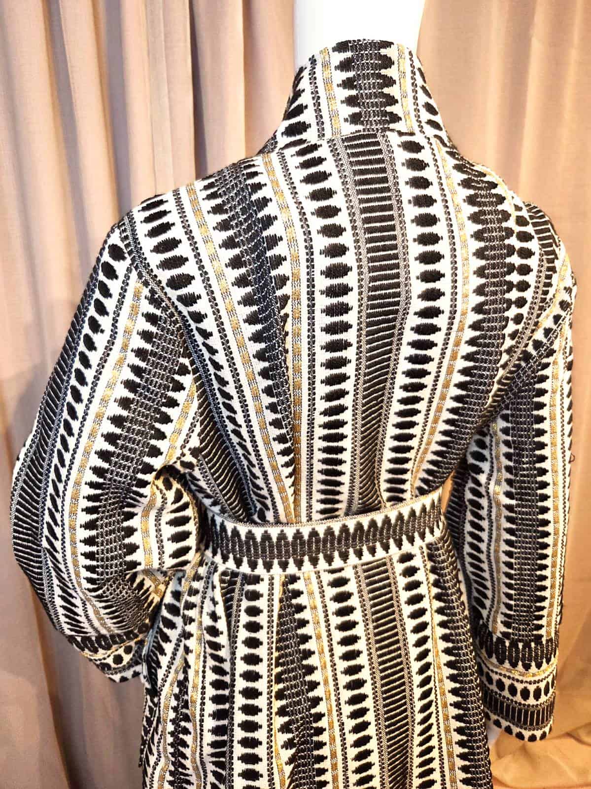 håndvævet kåbe - rygdetaljer