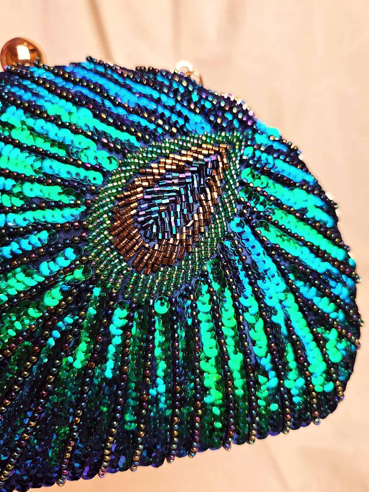 perleclutch påfugl detaljer