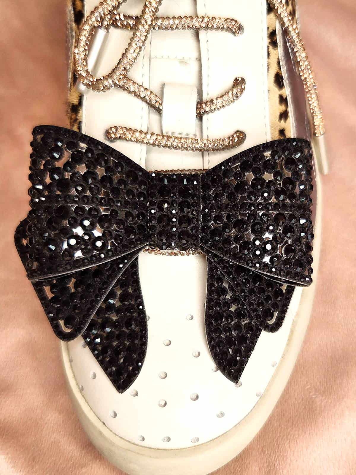 Skoclips sort similisløjfe - detaljer