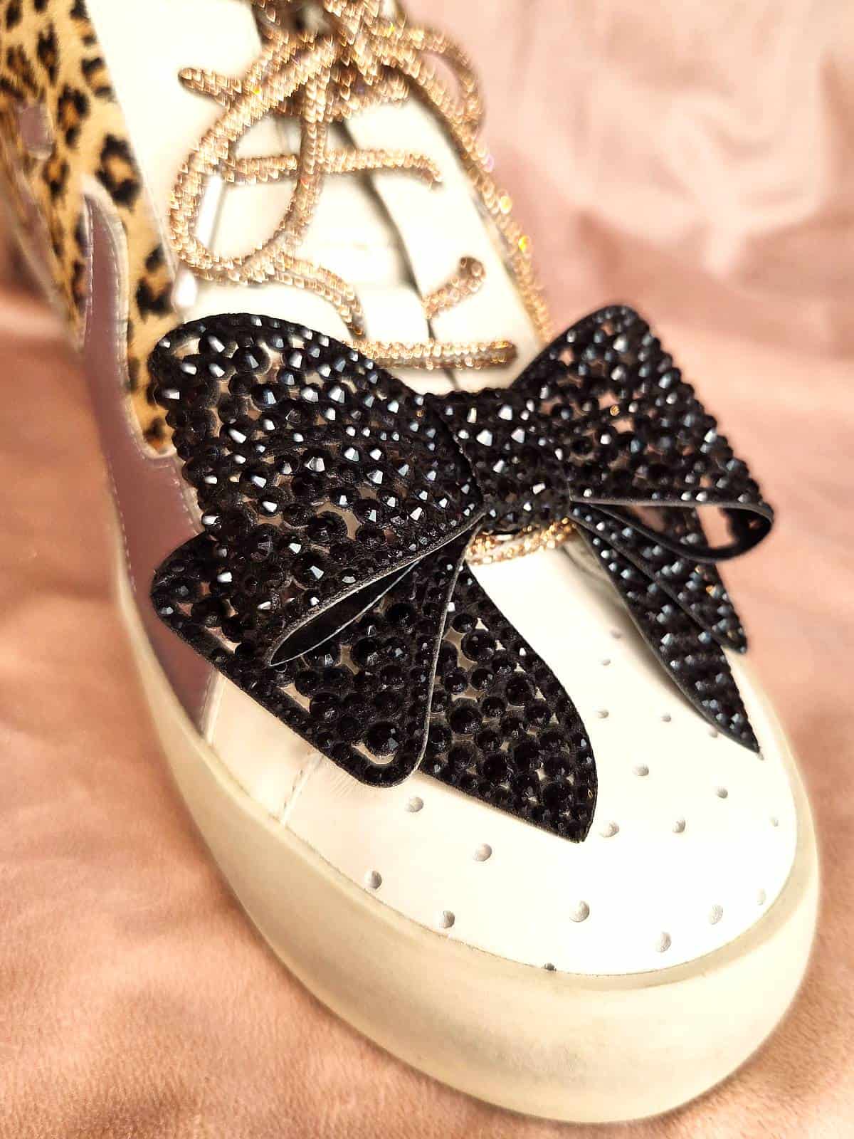 Skoclips sort similisløjfe på sko