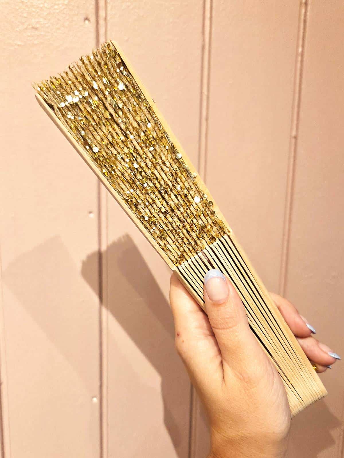 Vifte stor glitter guld - foldet sammen