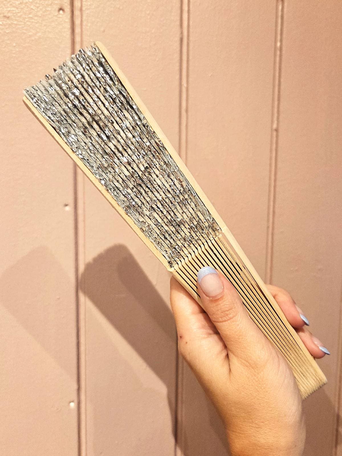 Vifte stor glitter sølv - foldet sammen