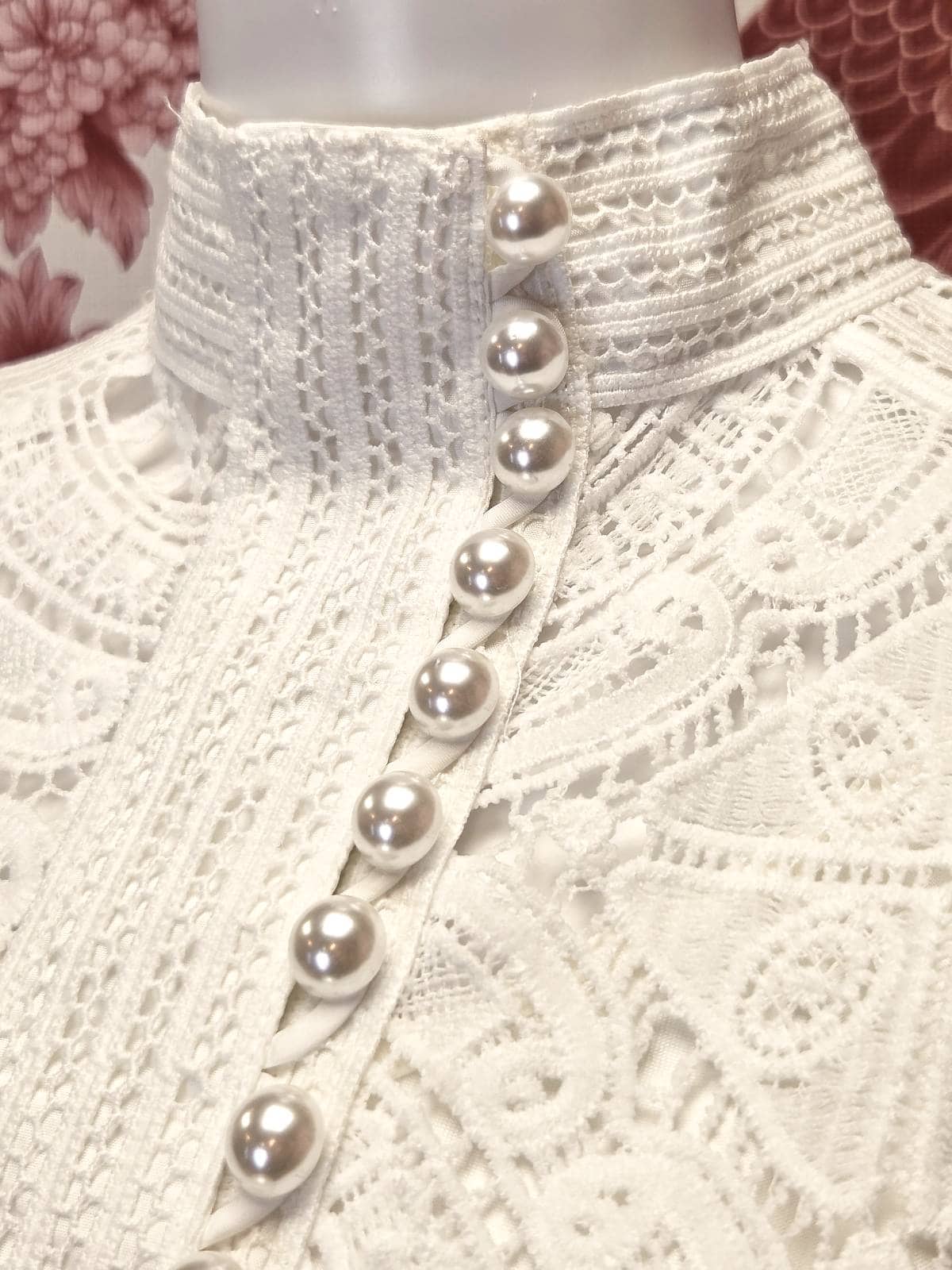 blondebluse hvid - detaljer