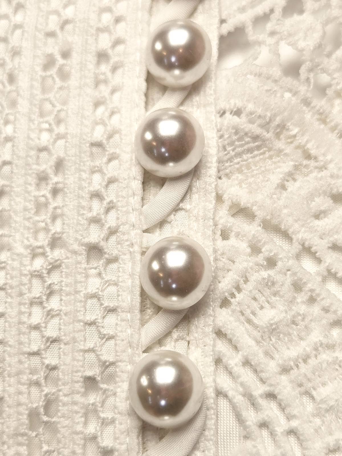 blondebluse hvid - knapper