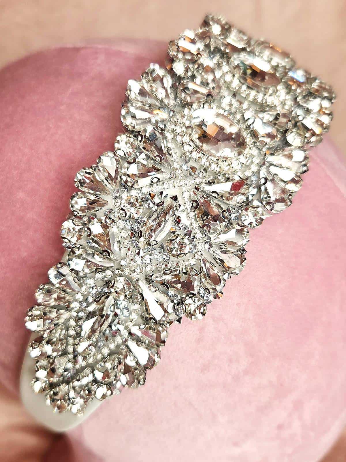 hårbøjle simili smykke hvid - detaljer