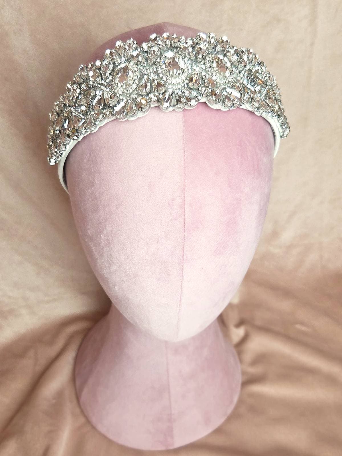 hårbøjle simili smykke hvid - forfra