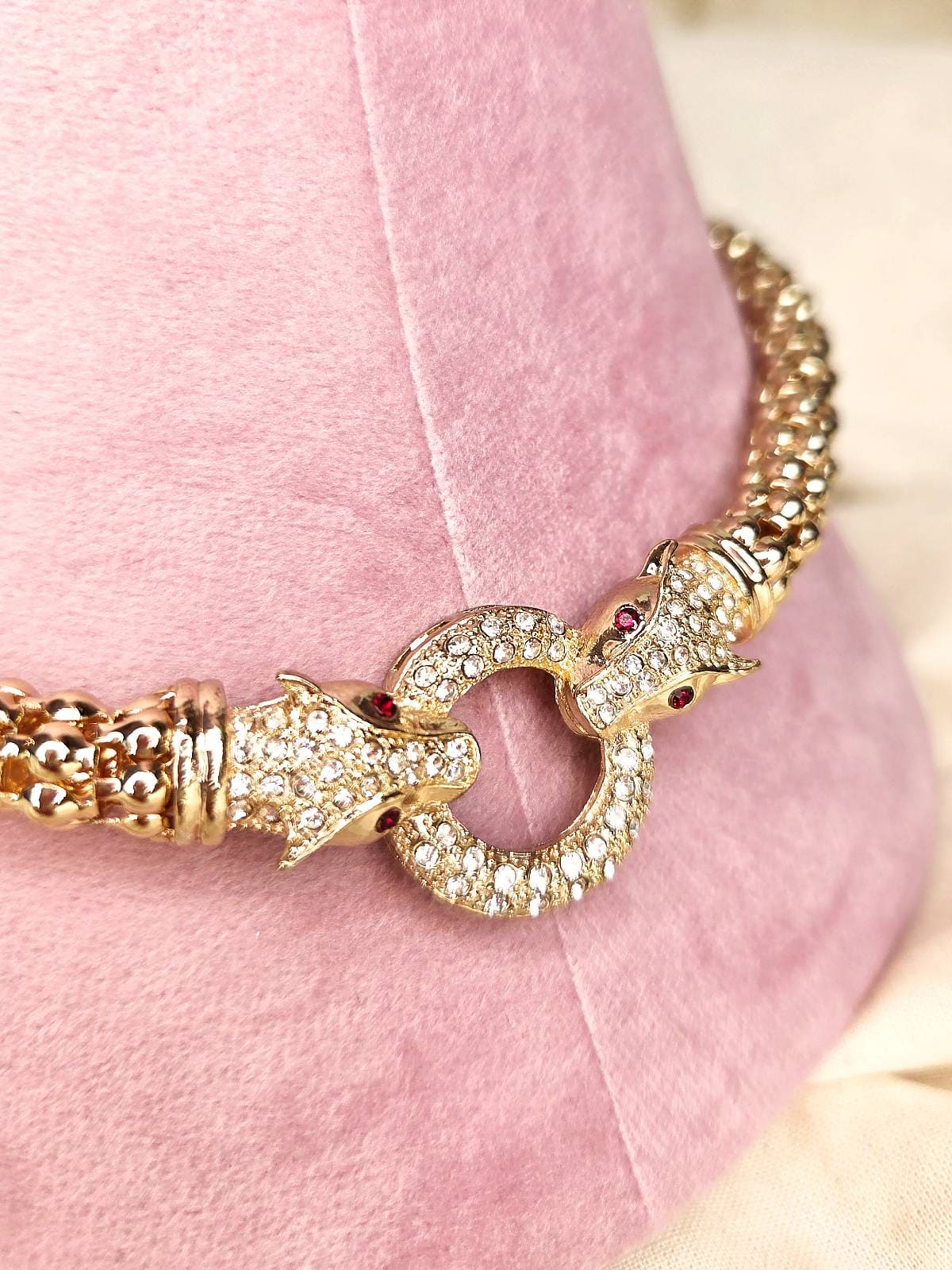 halskæde leopard røde øjne - detaljer