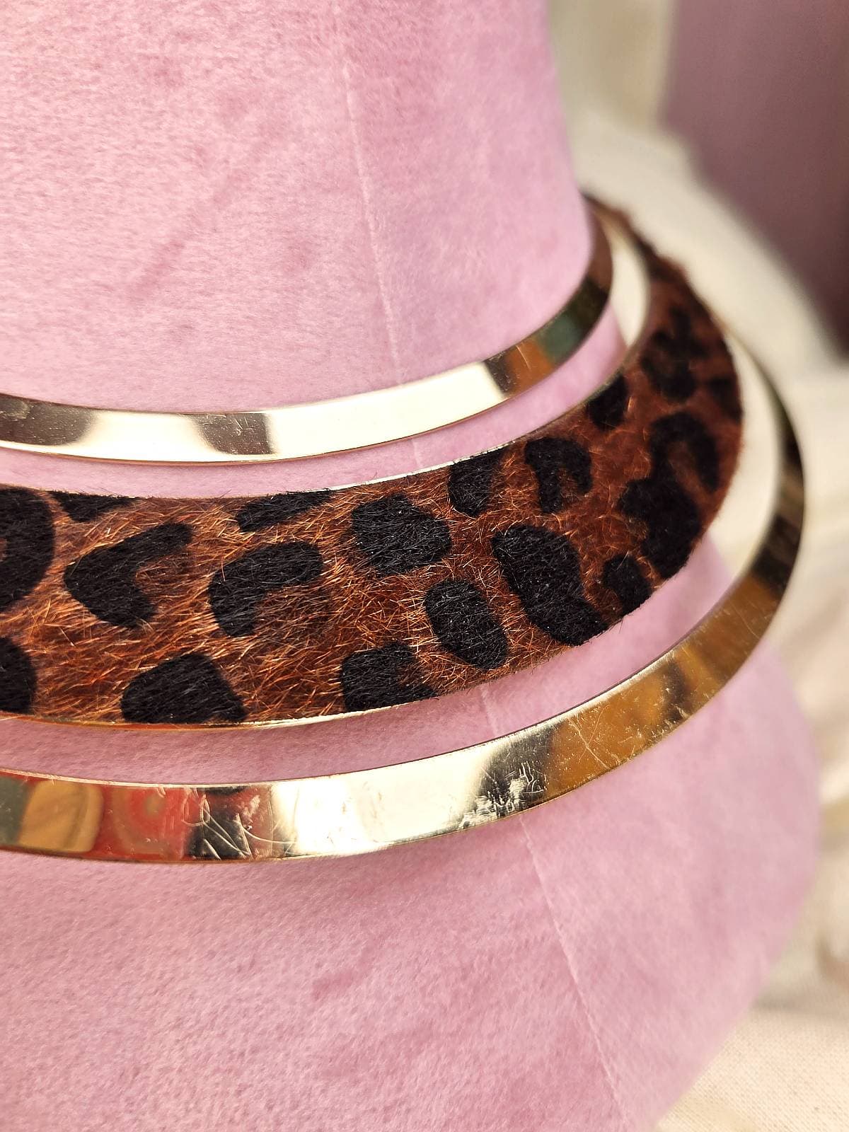 leopard metal choker detaljer