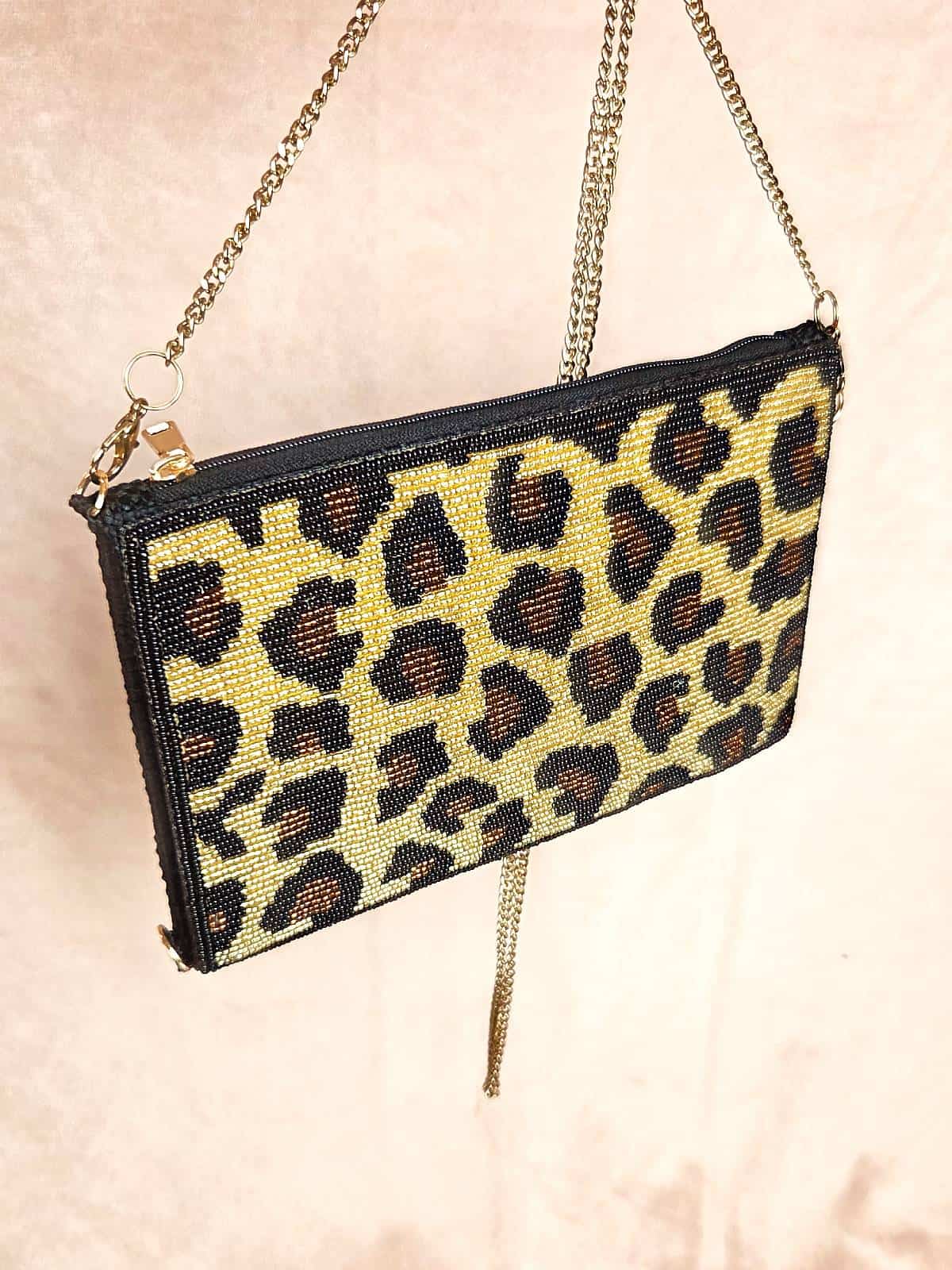 perleclutch leopard - hængende