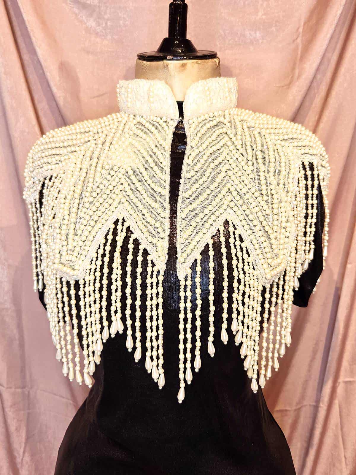 perlekappe hvid zigzag - forfra