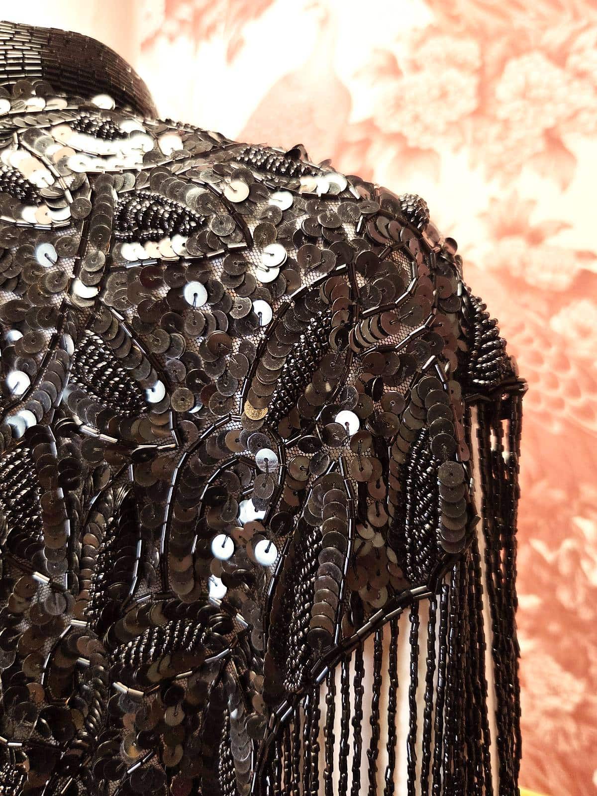 perlekappe sort - detaljer