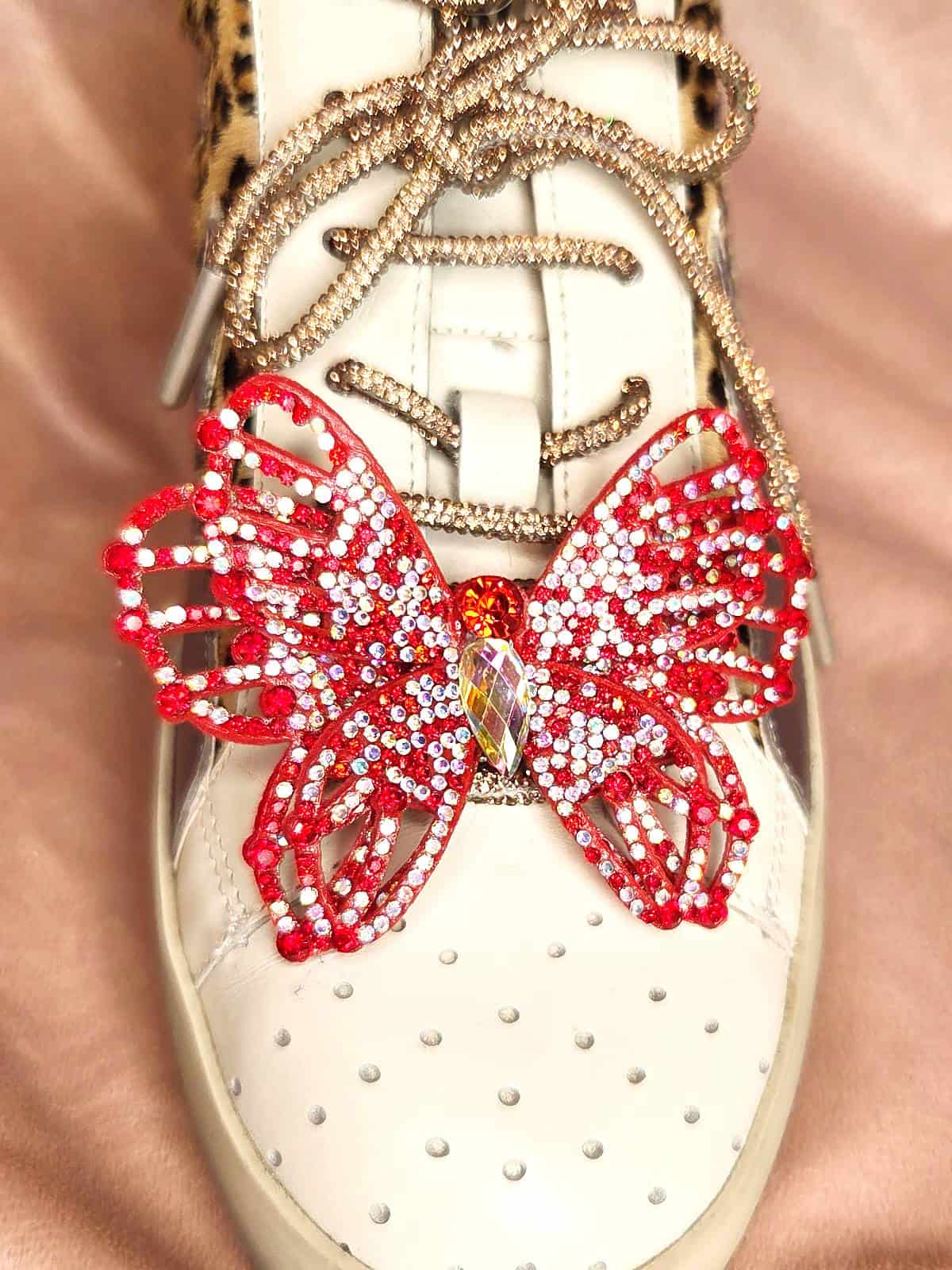 skoclips rød similisommerfugl - detaljer