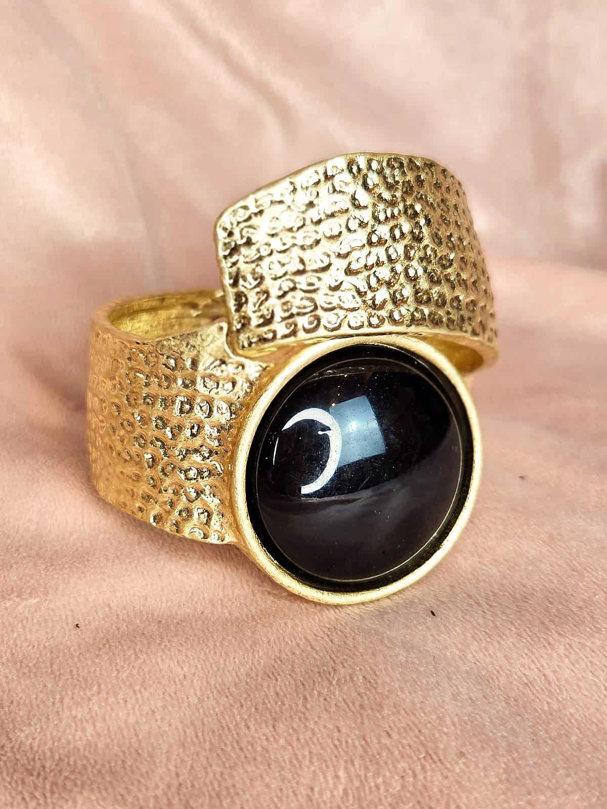 snoet guld armbånd sort