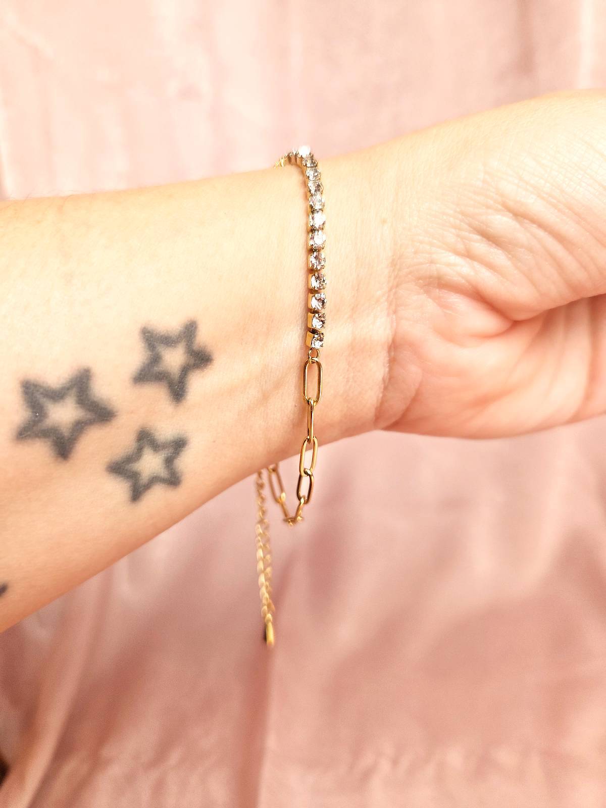 tara guldarmbånd - på arm