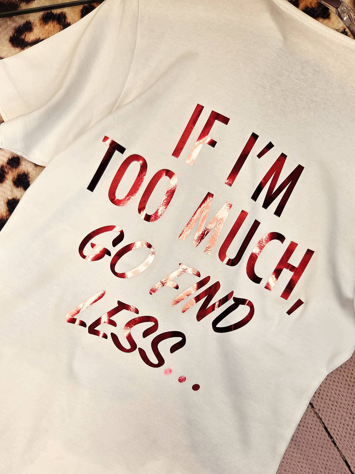 tshirt med citat - go find less