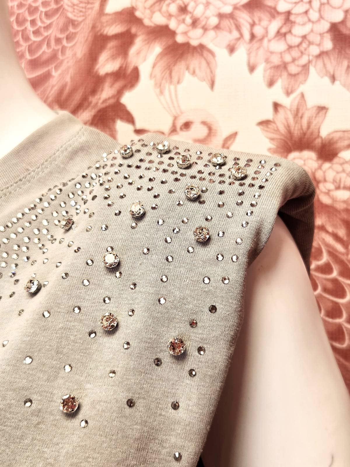 tshirt med similisten - skulderdetaljer