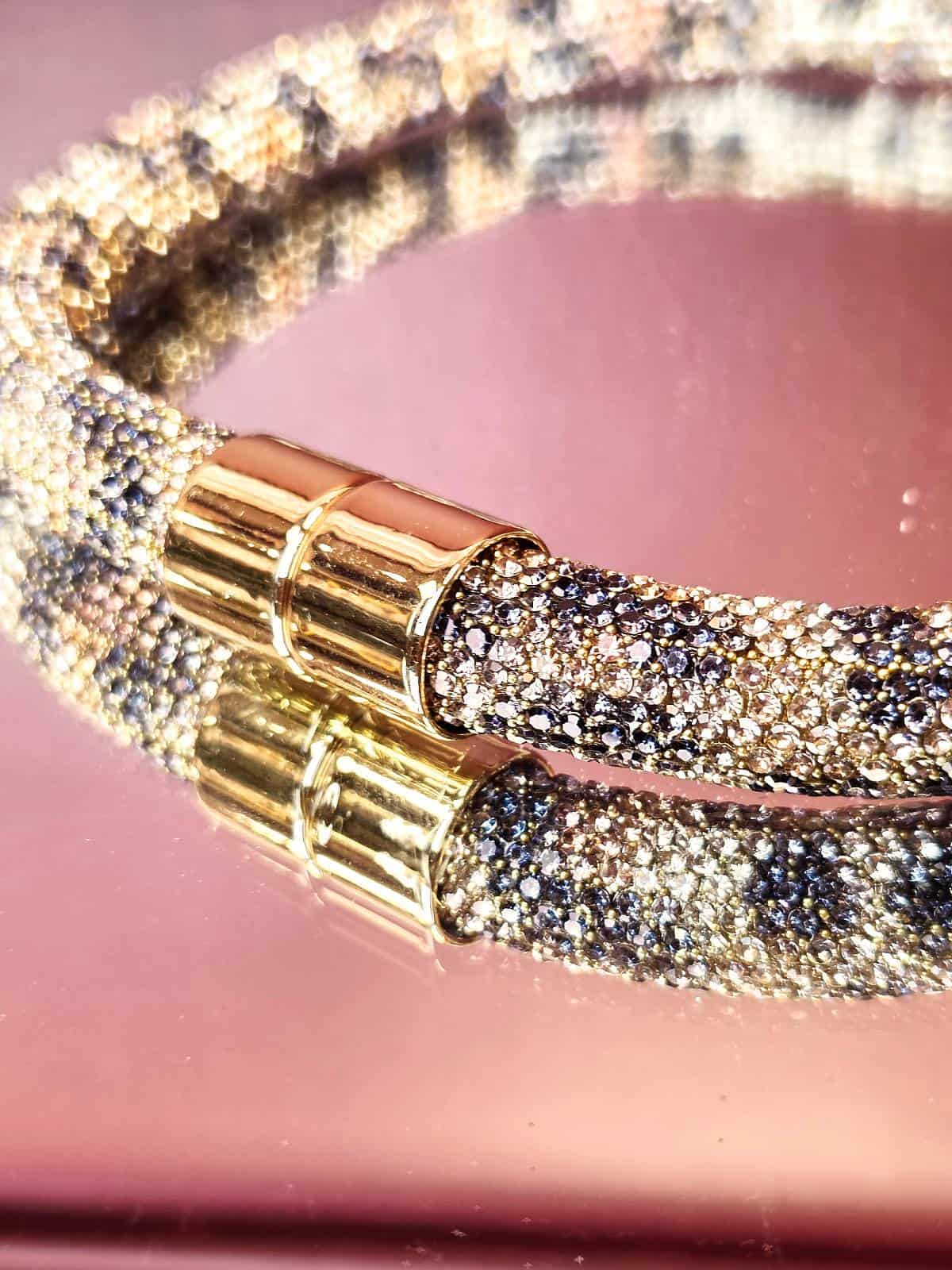 Magnethalskæde leopard detaljer