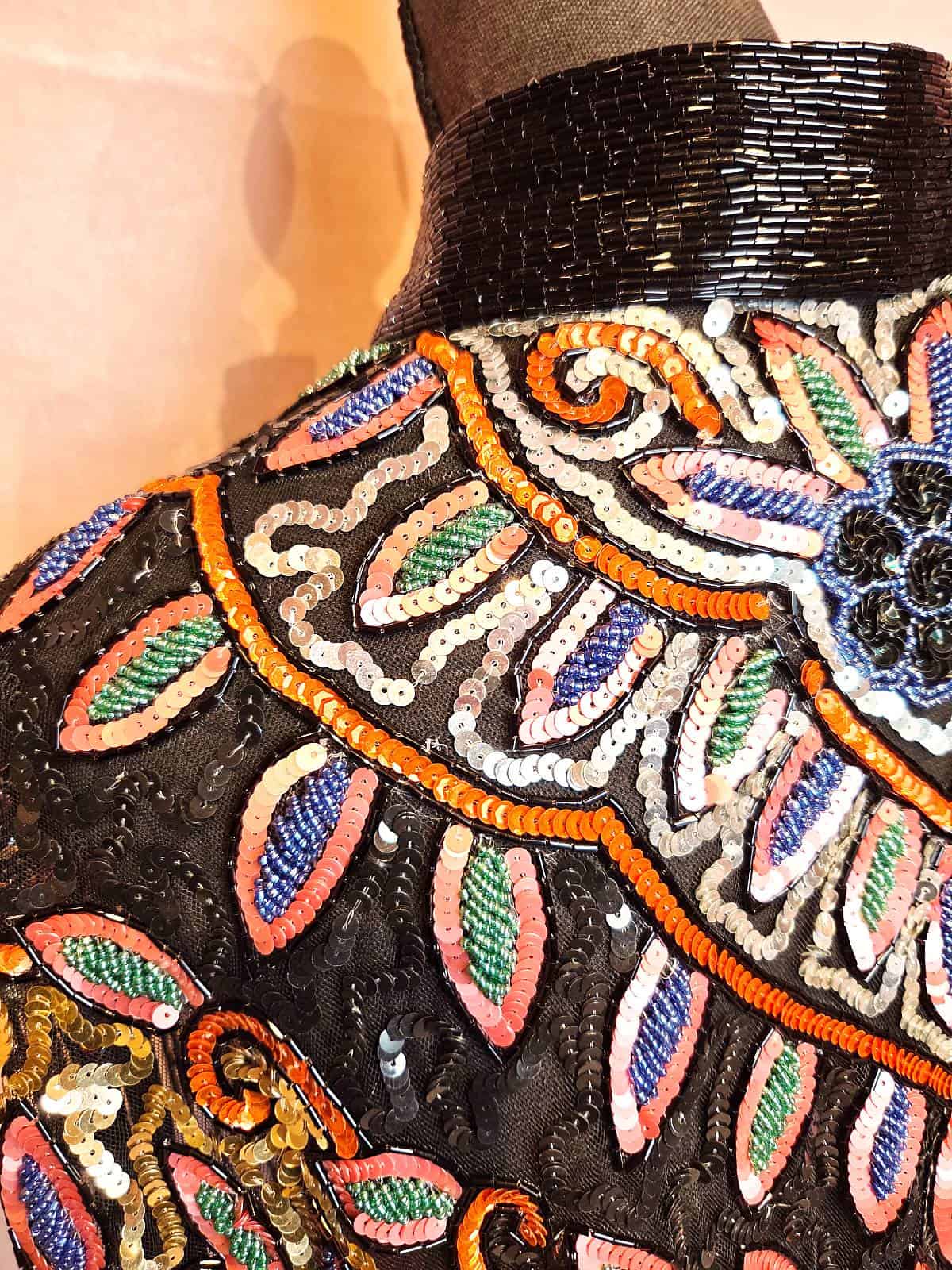 Perlekappe rosa multi detaljer