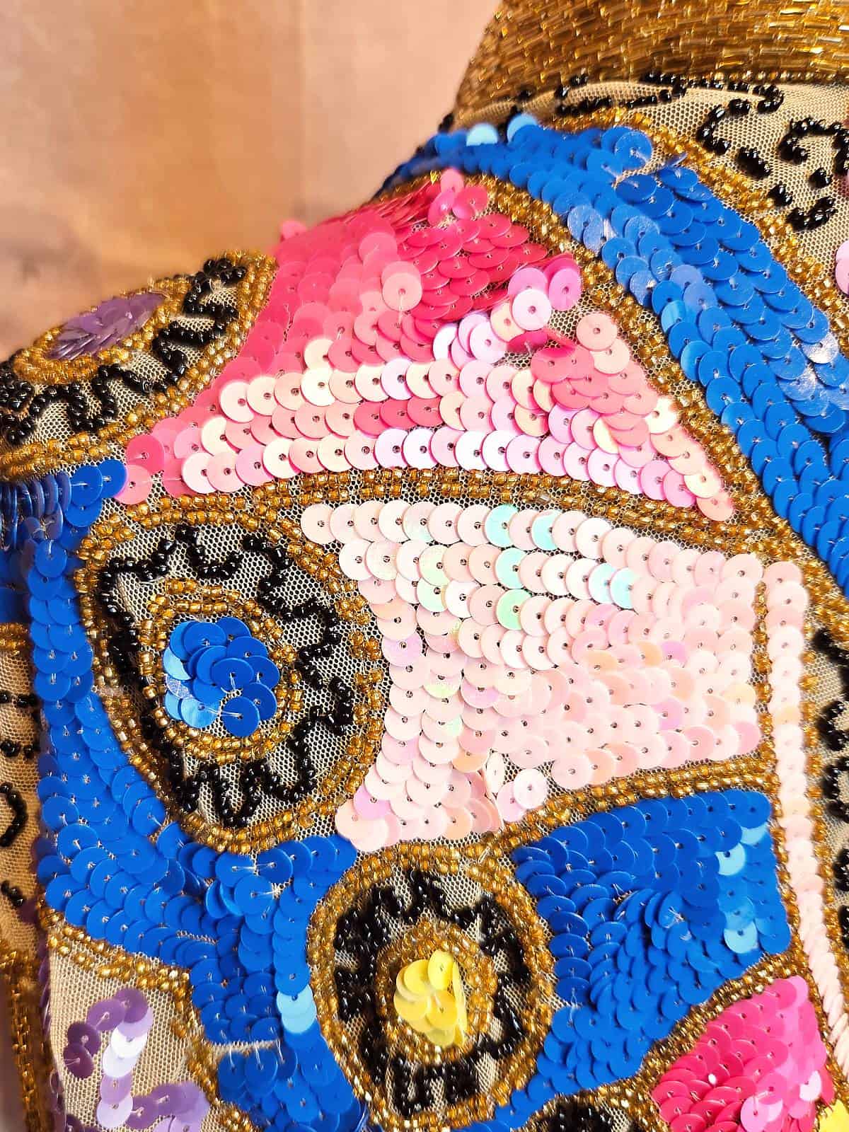 Perlekappe sommerfugl blå lyserød detaljer